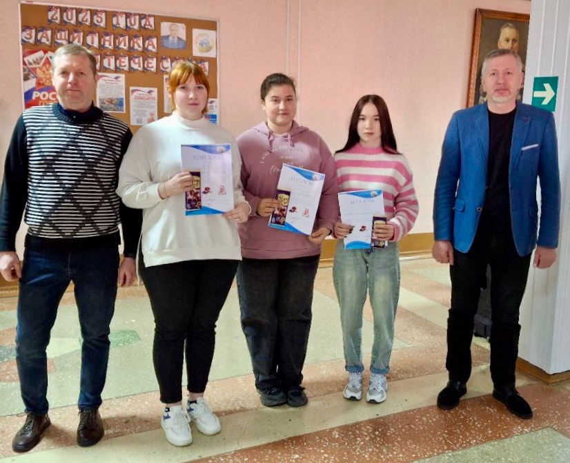 Наградили наших победительниц турнира по настольному теннису 🏓