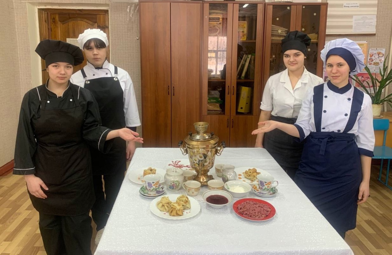 🌞 В Масляничную субботу студентки Ушаковского филиала приглашают всех на Золовкины посиделки