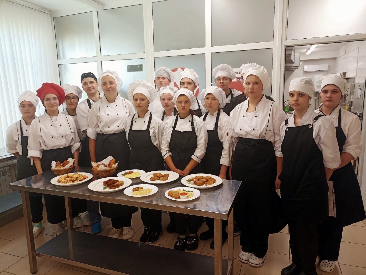 Даем поварам не только теоретическую базу, но и практический опыт