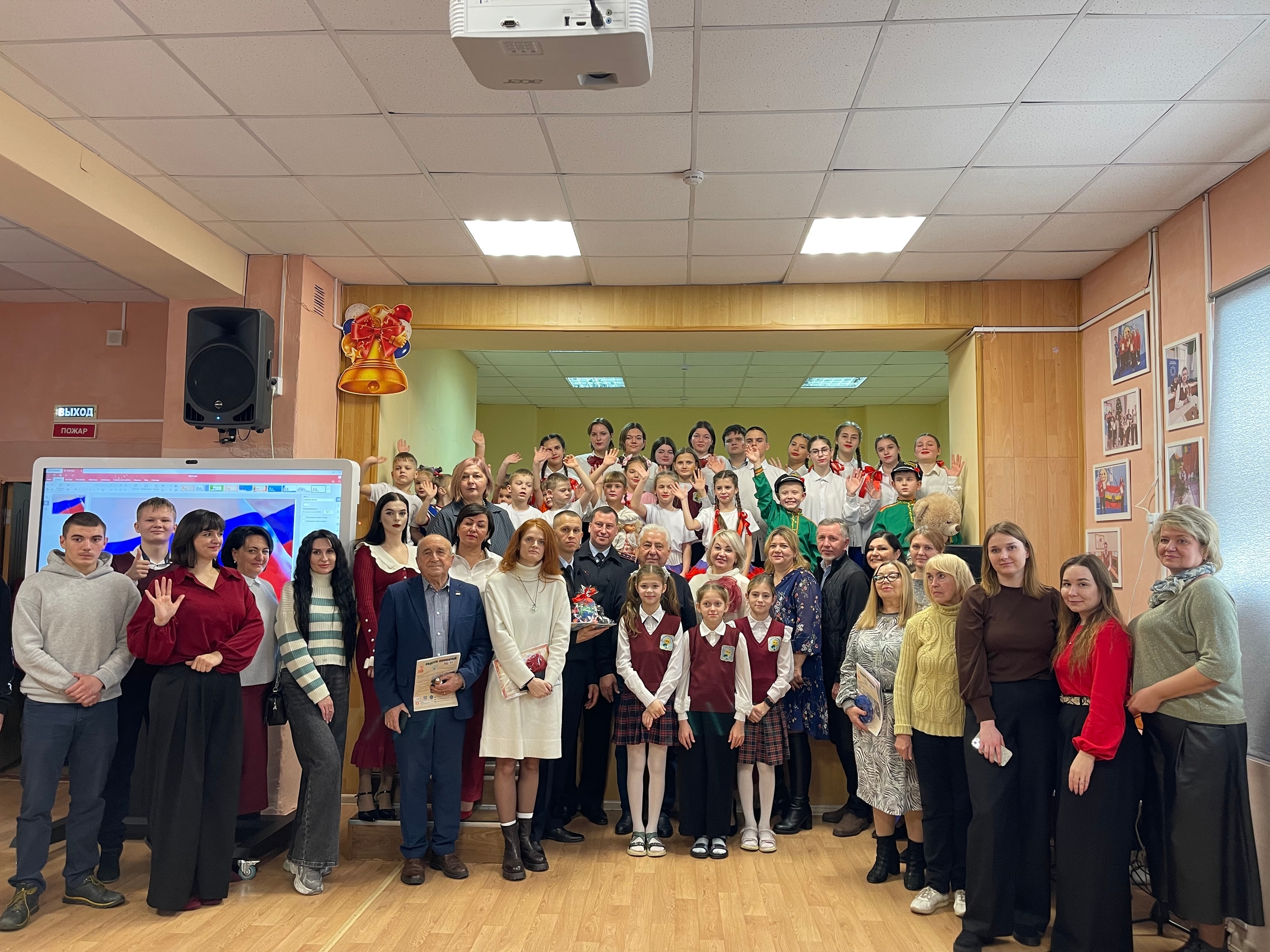 В Курской школе-интернате для детей с особенностями развития 5 ноября состоялось праздничное представление, приуроченное ко Дню народного единства